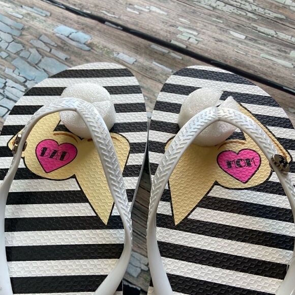Harajuku Lovers by Gwen Stefani Flip Flops - Picture 4 of 6